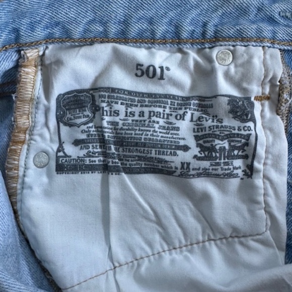 Levi's women's light wash button fly cut off shorts size 25 - Picture 3 of 3